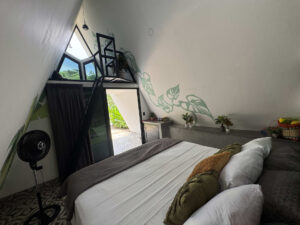 Spacious private room with king bed and loft in Garden Cabaña at Greengo’s